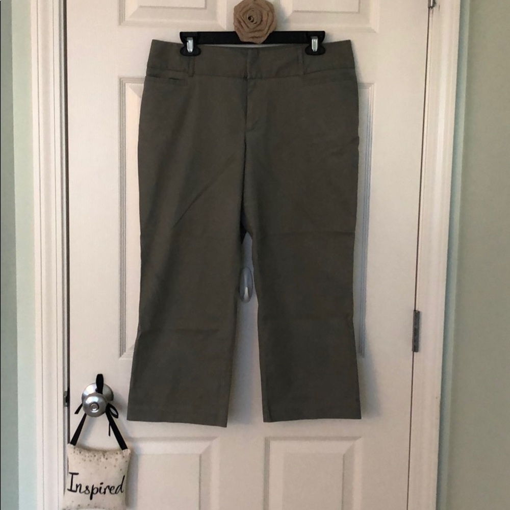 Capris - Picture 2 of 6